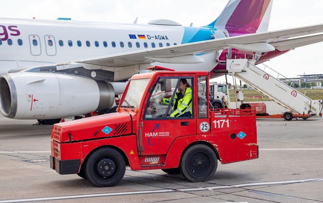 Hamburg Airport Tests Hydrogen-powered Luggage Tractors