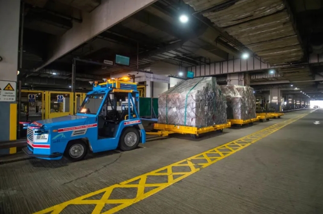 Cathay Cargo Terminal Concludes Autonomous Tractor Trial