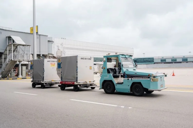 Autonomous Baggage Tractors Put into Service at Changi Airport