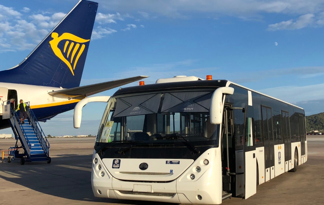 A New Benchmark for Airport Shuttle Buses: Yutong Advances in Technology And Environmental Protection
