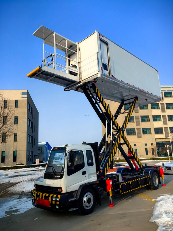 Airport half-cabin catering Hi-lift