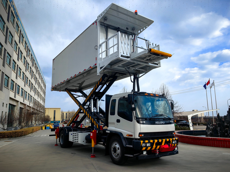 ISUZU Air Catering Hi-Lift Truck