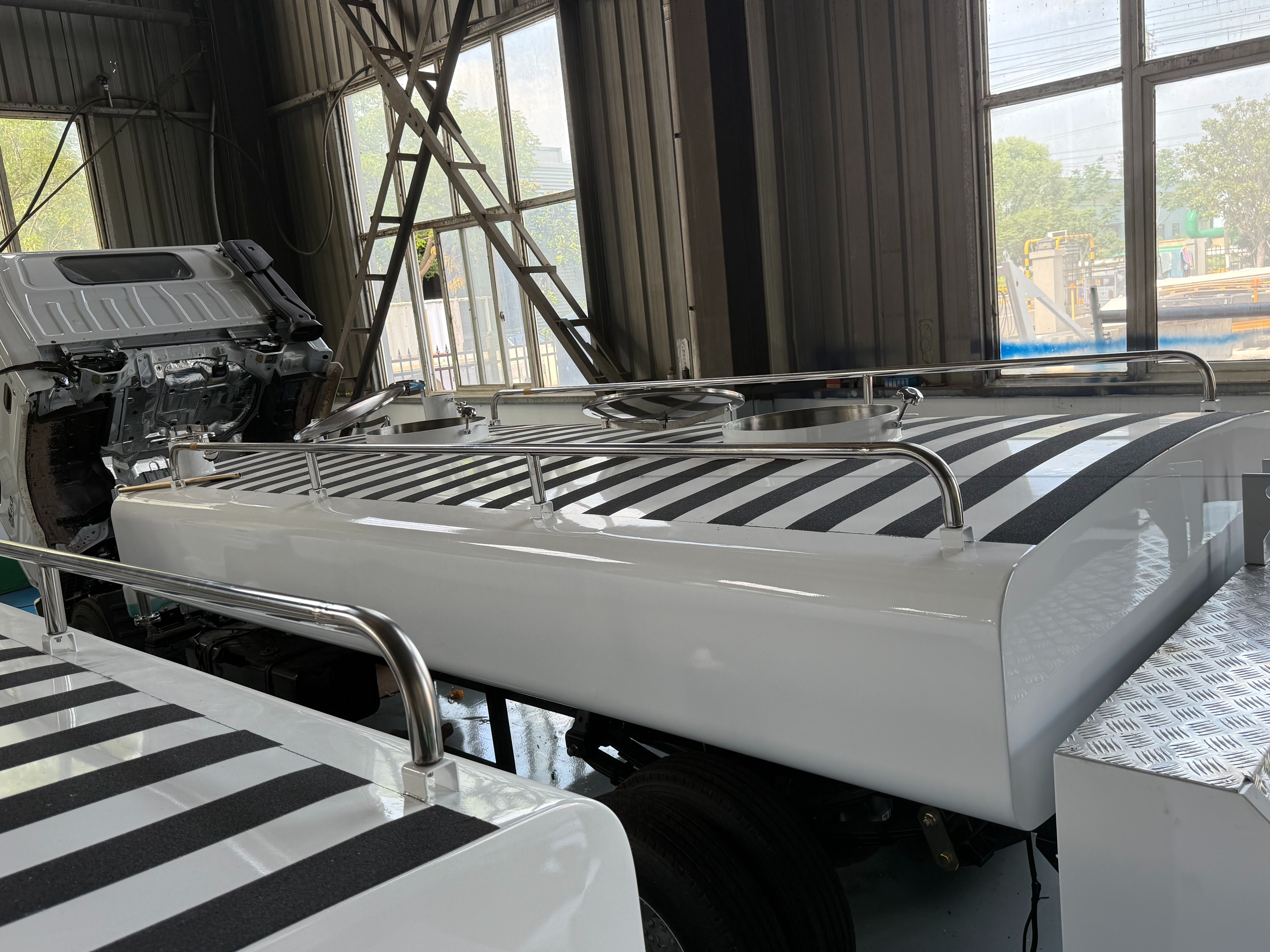 Lavatory Water Serve Truck