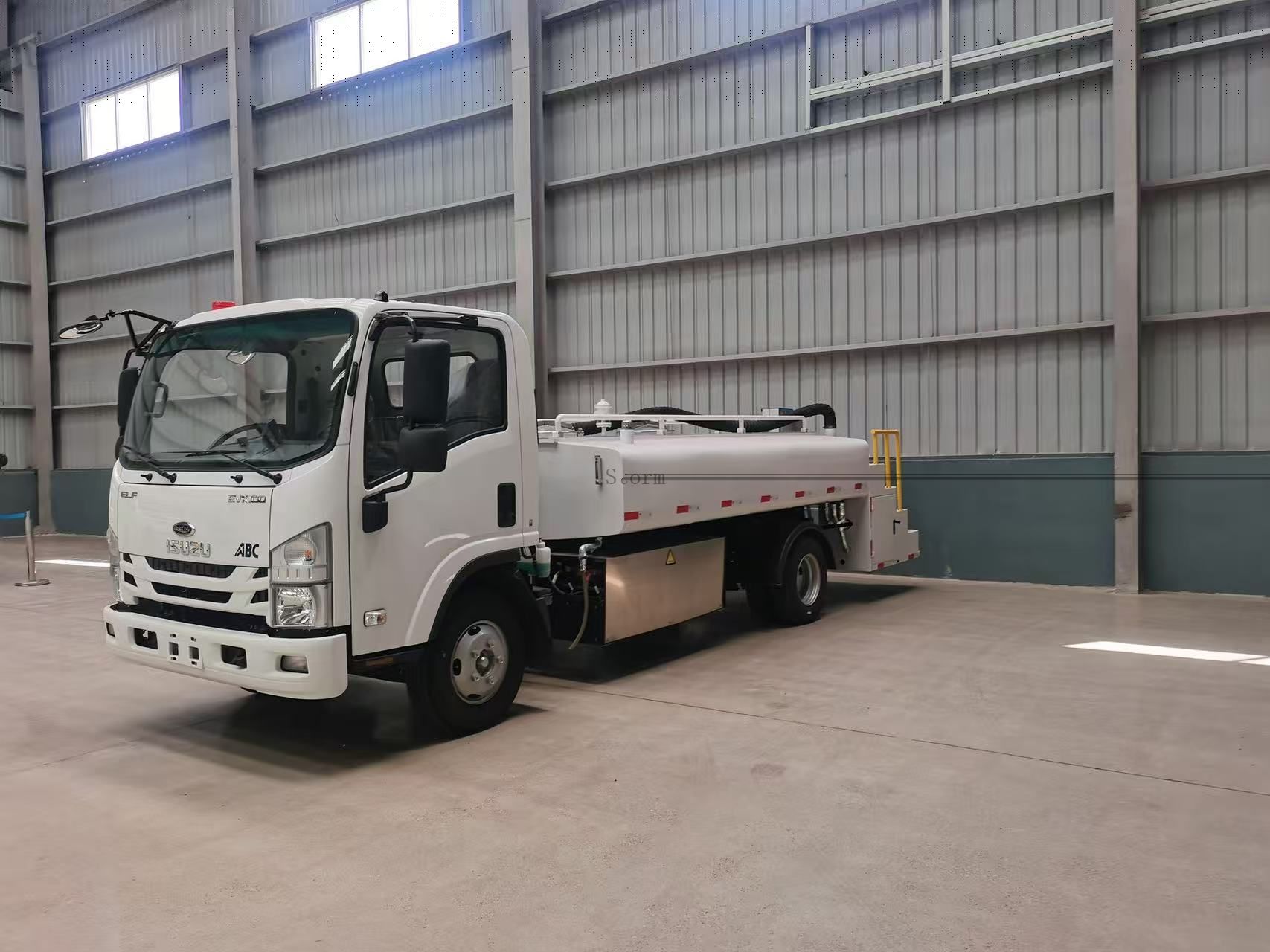 Aircraft Potable Water Truck